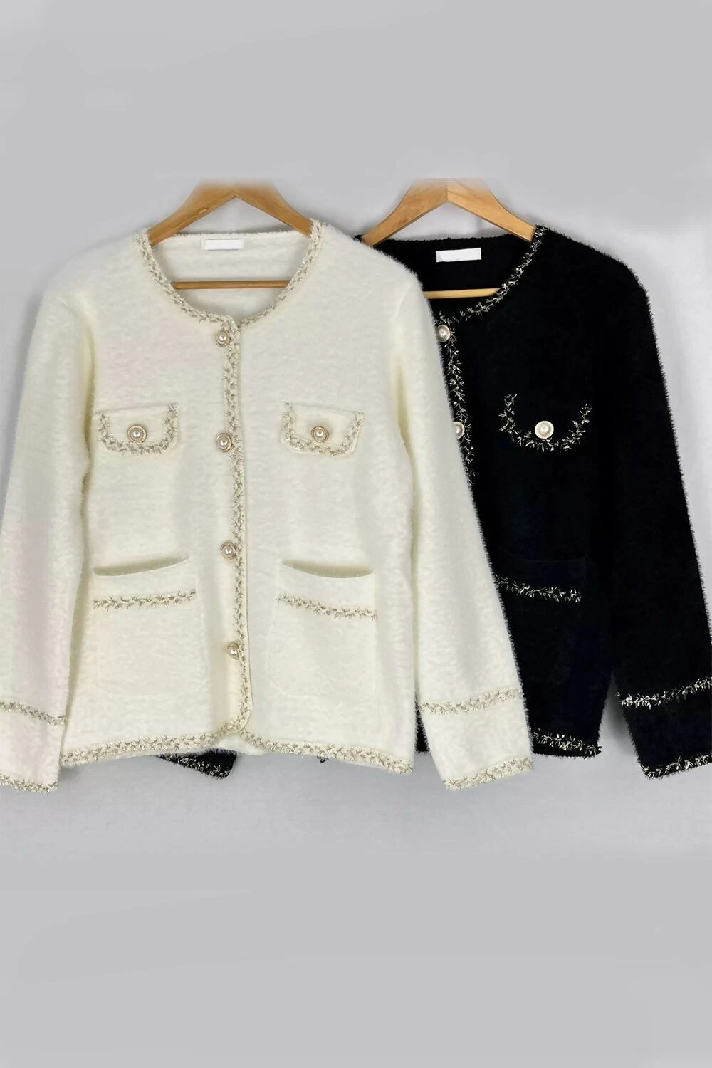 Women's Contrast Pearl Button Knitted Cardigan - Black & White